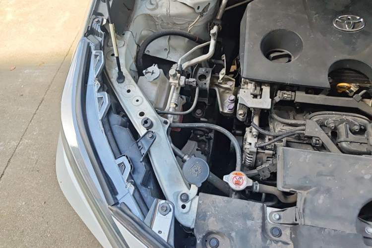 Used Toyota RAV4 2021 2.0L CVT Two-Wheel Drive Fashion Edition Engine Bay Right