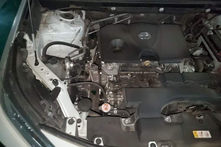 Used Toyota RAV4 2021 2.0L CVT Two-Wheel Drive Fashion Edition Engine Bay Right