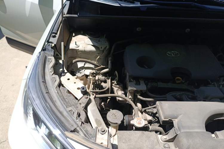 Used Toyota RAV4 2021 2.0L CVT Two-Wheel Drive Fashion Edition Engine Bay Right