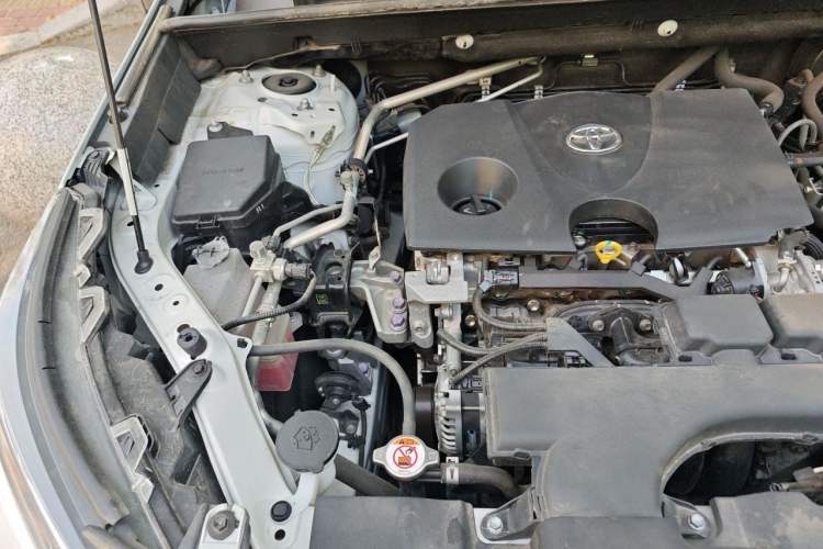 Used Toyota RAV4 2021 2.0L CVT Two-Wheel Drive Fashion Edition Engine Bay Right