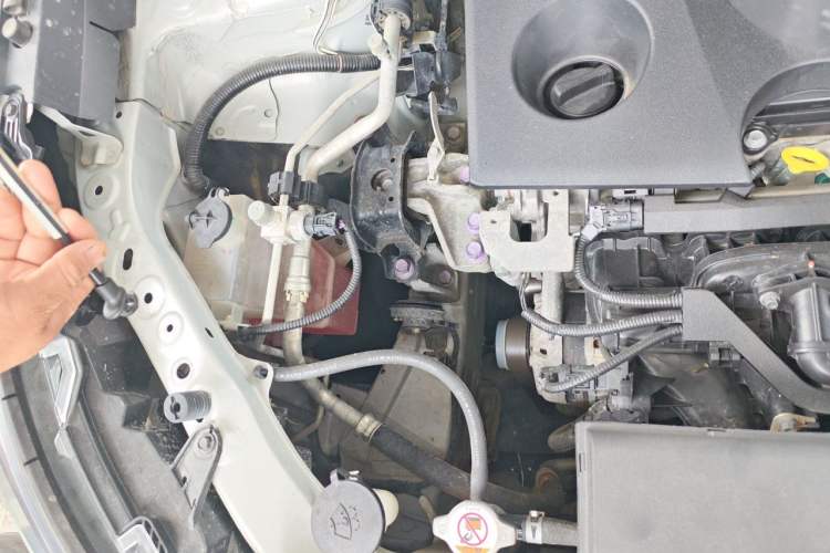 Used Toyota RAV4 2021 2.0L CVT Two-Wheel Drive Fashion Edition Engine Bay Right