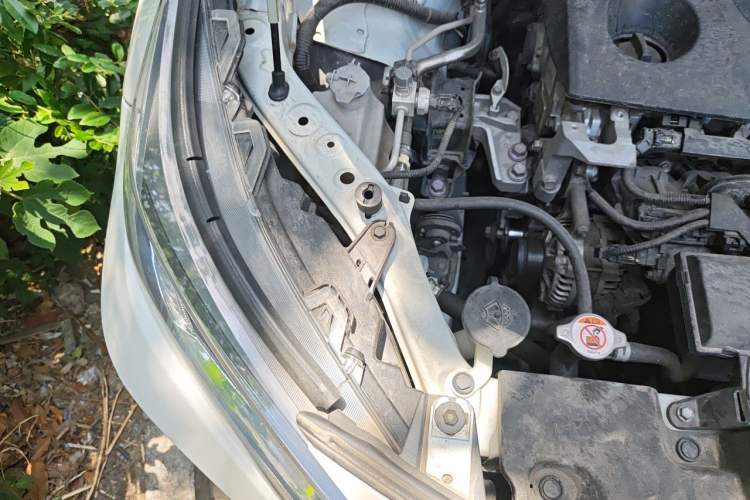 Used Toyota RAV4 2021 2.0L CVT Two-Wheel Drive Fashion Edition Engine Bay Right