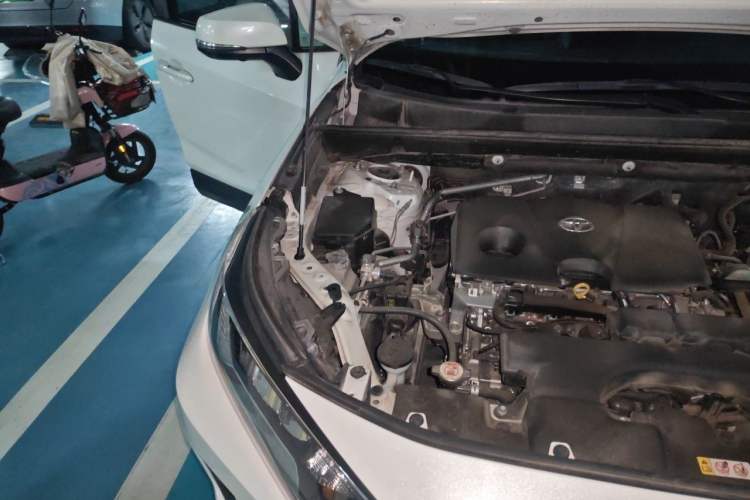 Used Toyota RAV4 2021 2.0L CVT Two-Wheel Drive Fashion PLUS Edition Engine Bay Right