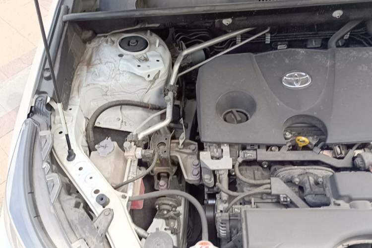 Used Toyota RAV4 2021 2.0L CVT Two-Wheel Drive Fashion Edition Engine Bay Right