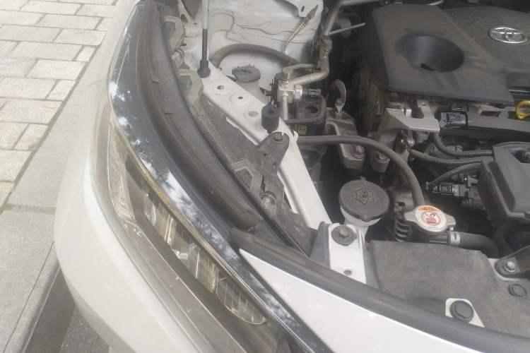 Used Toyota RAV4 2021 2.0L CVT Two-Wheel Drive Fashion Edition Engine Bay Right