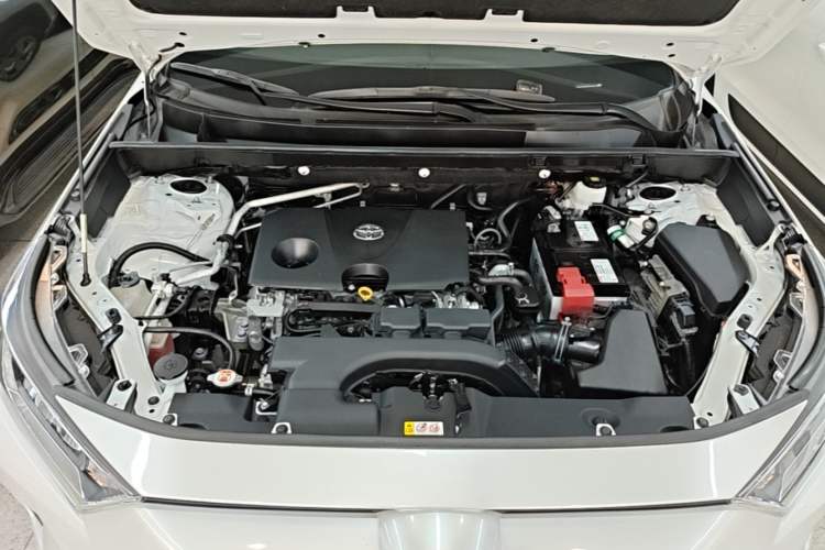 Used Toyota RAV4 2021 2.0L CVT Two-Wheel Drive Fashion Edition Engine Bay