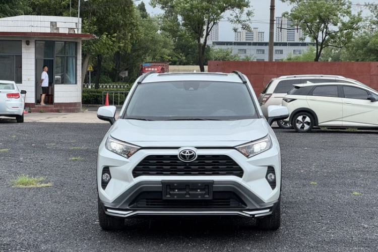 Used Toyota RAV4 2021 2.0L CVT Two-Wheel Drive Fashion Edition Exterior 1