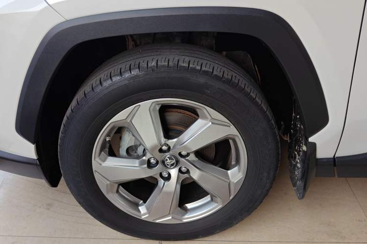 Used Toyota RAV4 2021 2.0L CVT Two-Wheel Drive Fashion Edition Exterior 1