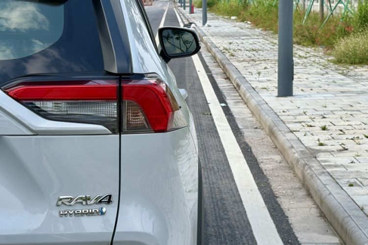 Used Toyota RAV4 2021 Revised Version Dual-Motor Hybrid 2.5L E-CVT Two-Wheel Drive Elite Edition Exterior 1