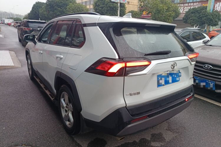 Used Toyota RAV4 2021 2.0L CVT Two-Wheel Drive Fashion Edition Exterior 2