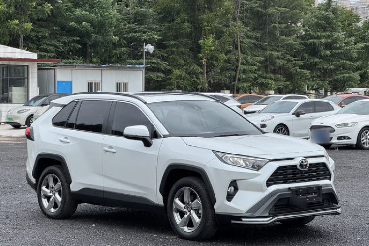 Used Toyota RAV4 2021 2.0L CVT Two-Wheel Drive Fashion Edition Exterior 2