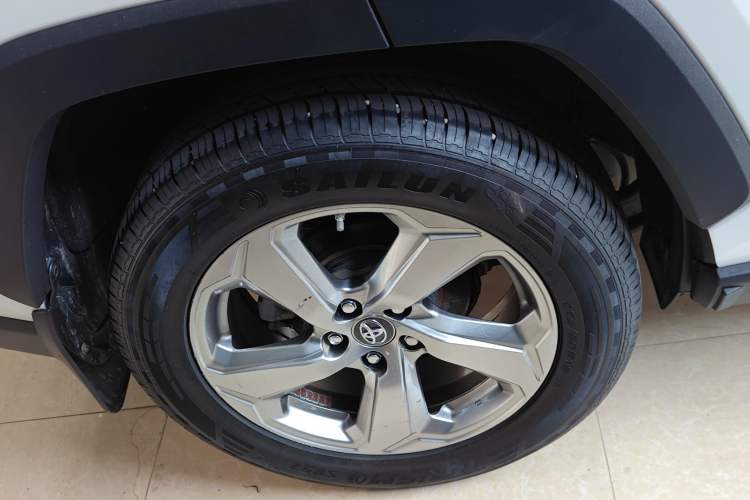 Used Toyota RAV4 2021 2.0L CVT Two-Wheel Drive Fashion Edition Exterior 2