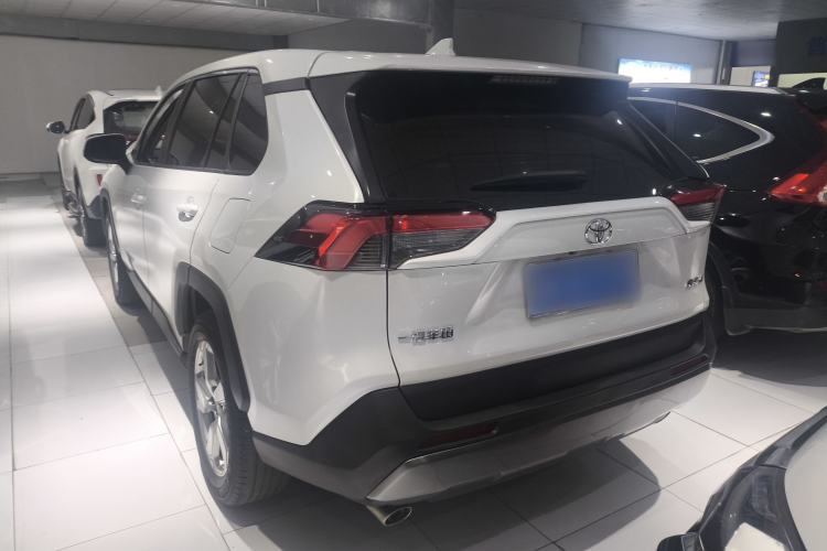 Used Toyota RAV4 2021 2.0L CVT Two-Wheel Drive Fashion Edition Exterior 2