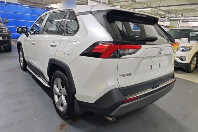 Used Toyota RAV4 2021 2.0L CVT Two-Wheel Drive Fashion Edition Exterior 2