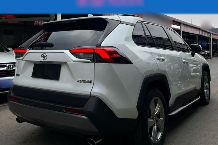 Used Toyota RAV4 2021 2.0L CVT Two-Wheel Drive Fashion Edition Exterior 2