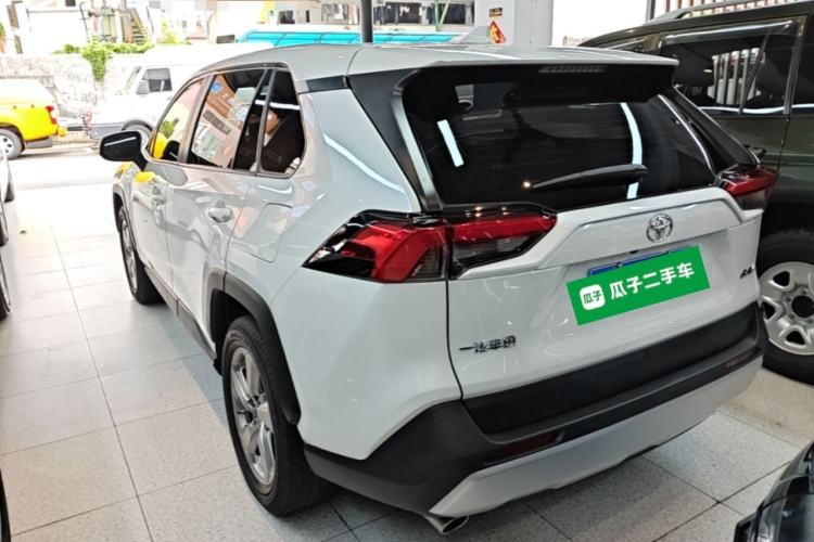 Used Toyota RAV4 2021 2.0L CVT Two-Wheel Drive Fashion Edition Exterior 2