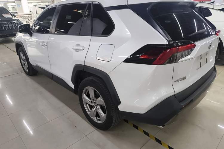 Used Toyota RAV4 2021 2.0L CVT Two-Wheel Drive Fashion PLUS Edition Exterior 2