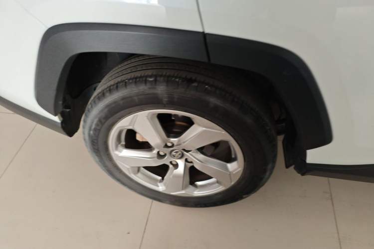 Used Toyota RAV4 2021 2.0L CVT Two-Wheel Drive Fashion Edition Exterior 3