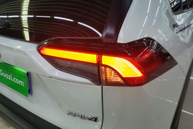 Used Toyota RAV4 2021 2.0L CVT Two-Wheel Drive Fashion PLUS Edition Exterior 3