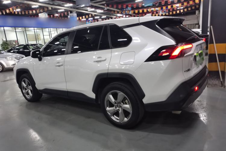 Used Toyota RAV4 2021 2.0L CVT Two-Wheel Drive Fashion Edition Exterior 3
