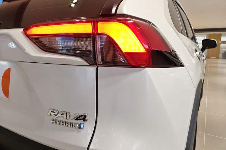 Used Toyota RAV4 2021 Dual-Engine 2.5L E-CVT Two-Wheel Drive Elite Edition Exterior 3