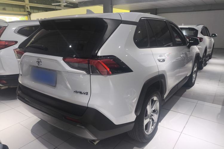 Used Toyota RAV4 2021 2.0L CVT Two-Wheel Drive Fashion Edition Exterior 3