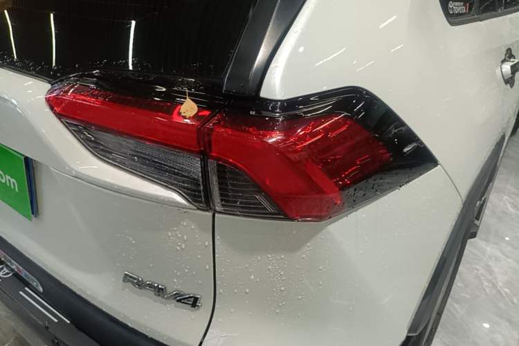 Used Toyota RAV4 2021 2.0L CVT Two-Wheel Drive Fashion PLUS Edition Exterior 3