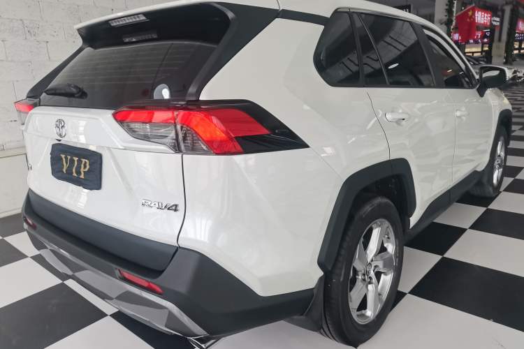 Used Toyota RAV4 2021 2.0L CVT Two-Wheel Drive Fashion PLUS Edition Exterior 3