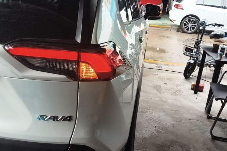 Used Toyota RAV4 2021 2.0L CVT Two-Wheel Drive Fashion PLUS Edition Exterior 3