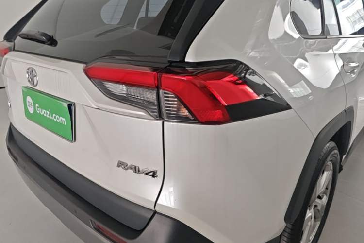 Used Toyota RAV4 2021 2.0L CVT Two-Wheel Drive Fashion PLUS Edition Exterior 3