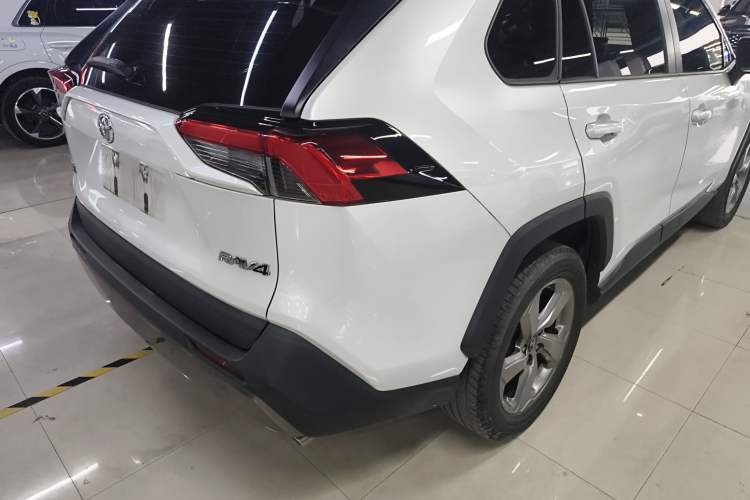 Used Toyota RAV4 2021 2.0L CVT Two-Wheel Drive Fashion PLUS Edition Exterior 3
