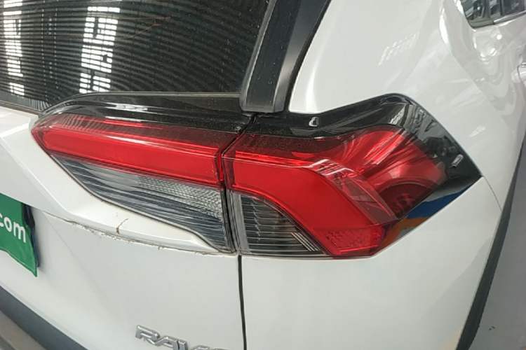 Used Toyota RAV4 2021 2.0L CVT Two-Wheel Drive Fashion PLUS Edition Exterior 3