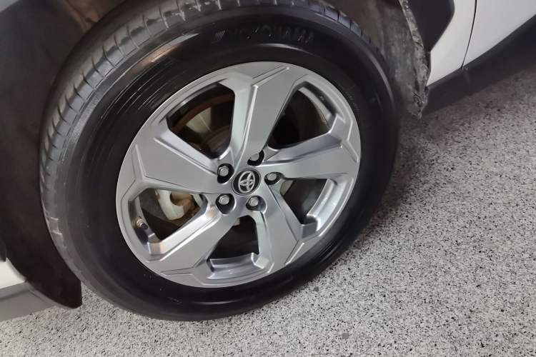 Used Toyota RAV4 2021 Revised Version Dual-Motor Hybrid 2.5L E-CVT Two-Wheel Drive Elite Edition Exterior 4