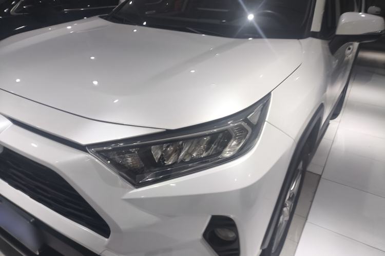 Used Toyota RAV4 2021 2.0L CVT Two-Wheel Drive Fashion Edition Exterior 4