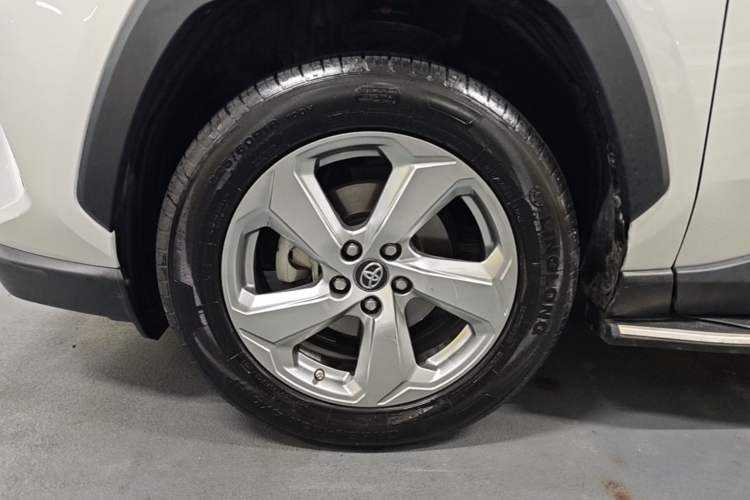 Used Toyota RAV4 2021 2.0L CVT Two-Wheel Drive Fashion Edition Exterior 4