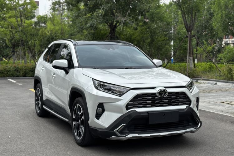 Used Toyota RAV4 2021 2.0L CVT Two-Wheel Drive Prestige Edition Exterior 4