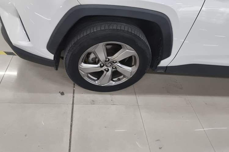Used Toyota RAV4 2021 2.0L CVT Two-Wheel Drive Fashion PLUS Edition Exterior 4