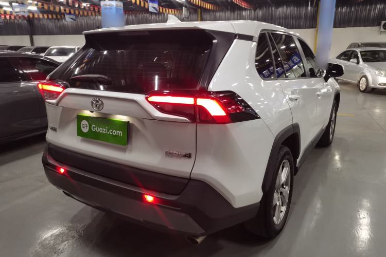 Used Toyota RAV4 2021 2.0L CVT Two-Wheel Drive Fashion Edition Exterior 5