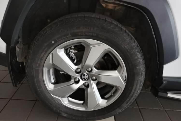 Used Toyota RAV4 2021 2.0L CVT 4x4 Trend Edition Exterior 5