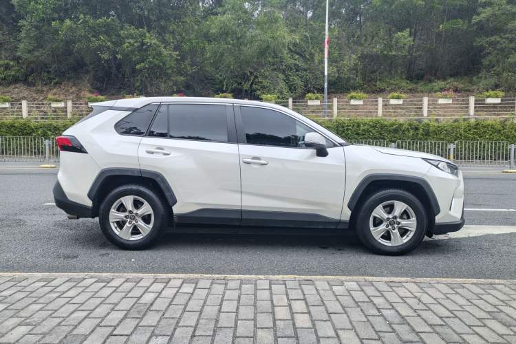 Used Toyota RAV4 2021 2.0L CVT Two-Wheel Drive Urban Edition Exterior 5