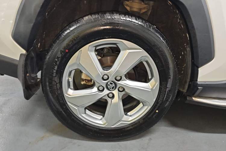 Used Toyota RAV4 2021 2.0L CVT Two-Wheel Drive Fashion Edition Exterior 5