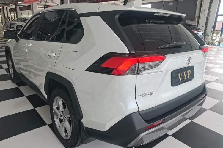 Used Toyota RAV4 2021 2.0L CVT Two-Wheel Drive Fashion PLUS Edition Exterior 5