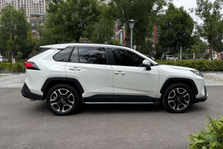 Used Toyota RAV4 2021 2.0L CVT Two-Wheel Drive Prestige Edition Exterior 5