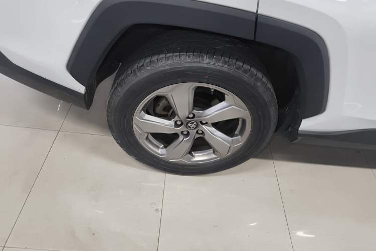 Used Toyota RAV4 2021 2.0L CVT Two-Wheel Drive Fashion PLUS Edition Exterior 5