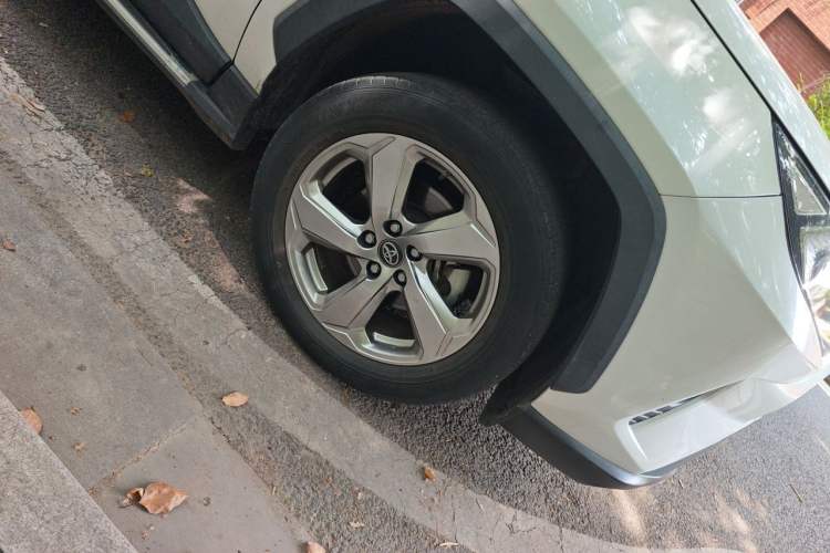 Used Toyota RAV4 2021 2.0L CVT Two-Wheel Drive Fashion PLUS Edition Exterior 7