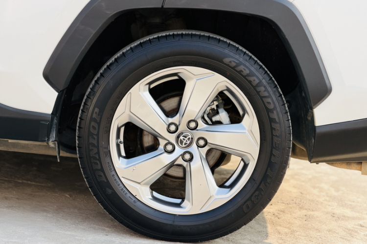 Used Toyota RAV4 2021 2.0L CVT Two-Wheel Drive Fashion PLUS Edition Exterior 8