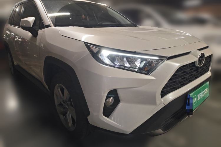 Used Toyota RAV4 2021 2.0L CVT Two-Wheel Drive Fashion PLUS Edition Front Right 45 Deg
