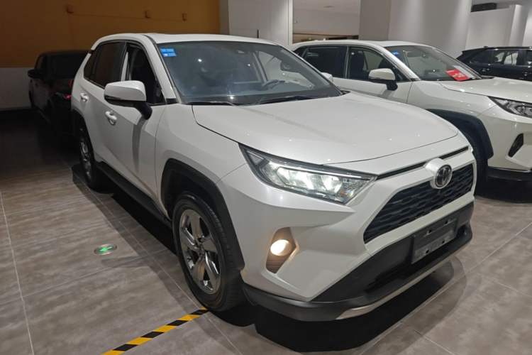 Used Toyota RAV4 2021 2.0L CVT Two-Wheel Drive Fashion PLUS Edition Front Right 45 Deg