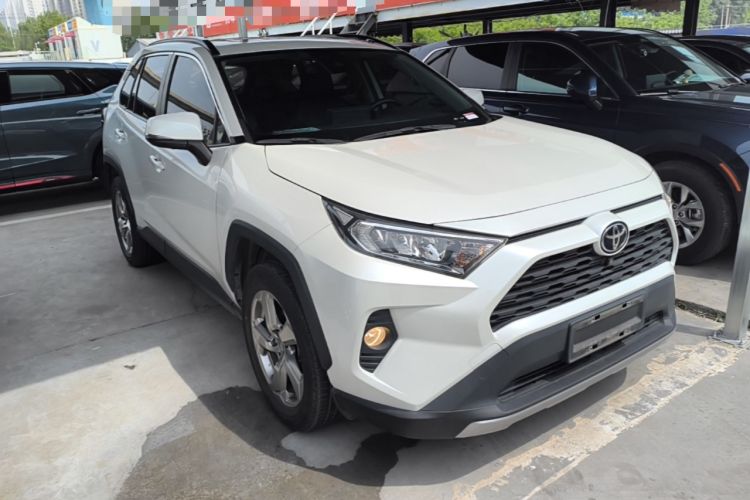 Used Toyota RAV4 2021 2.0L CVT Two-Wheel Drive Fashion PLUS Edition Front Right 45 Deg