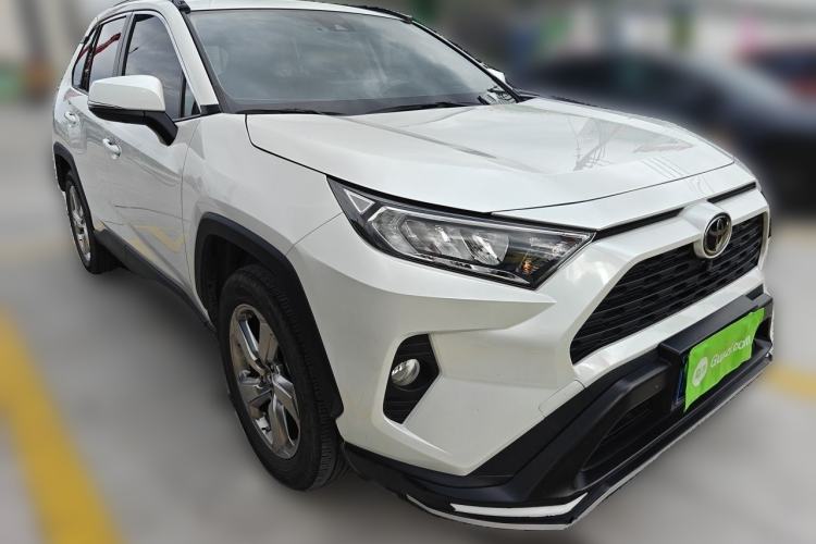 Used Toyota RAV4 2021 2.0L CVT Two-Wheel Drive Fashion Edition Front Right 45 Deg